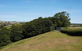 Secluded Shepherds Hut, With A View And Hot Tub